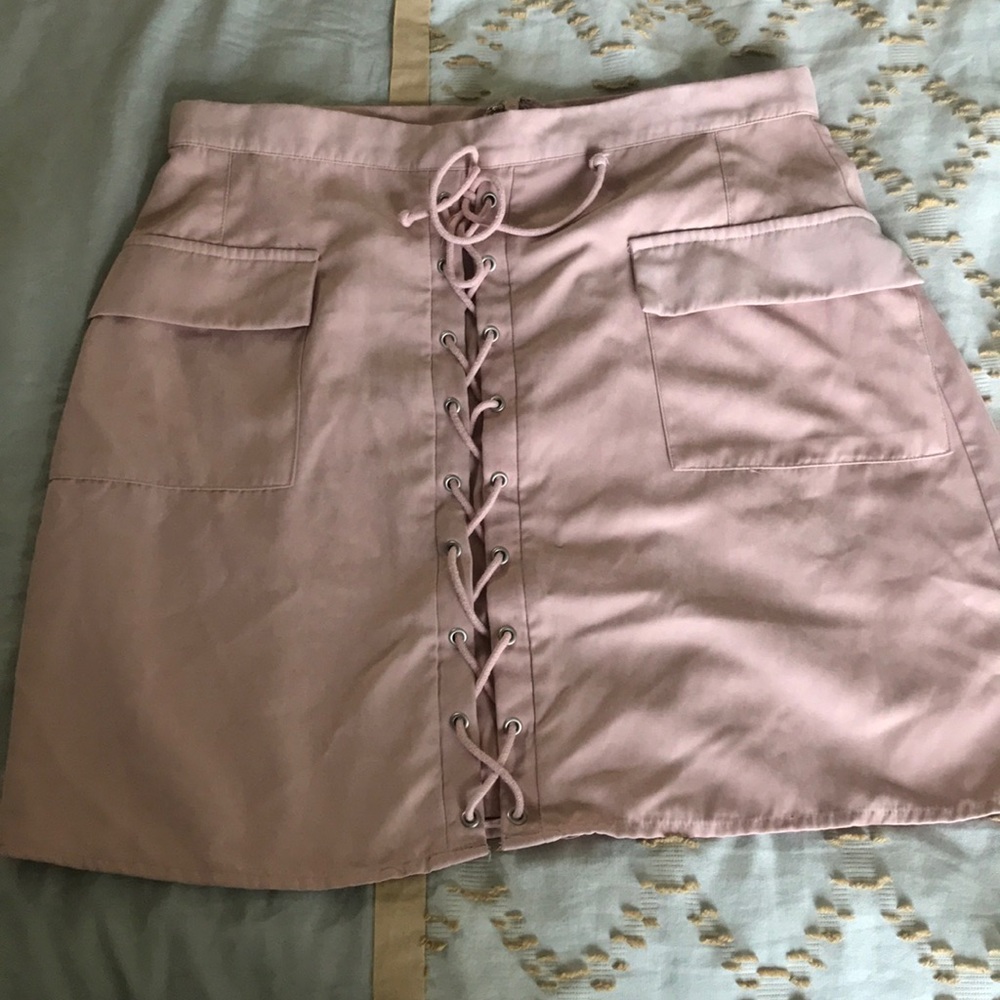Pink high waisted skirt. Worn once! Size medium